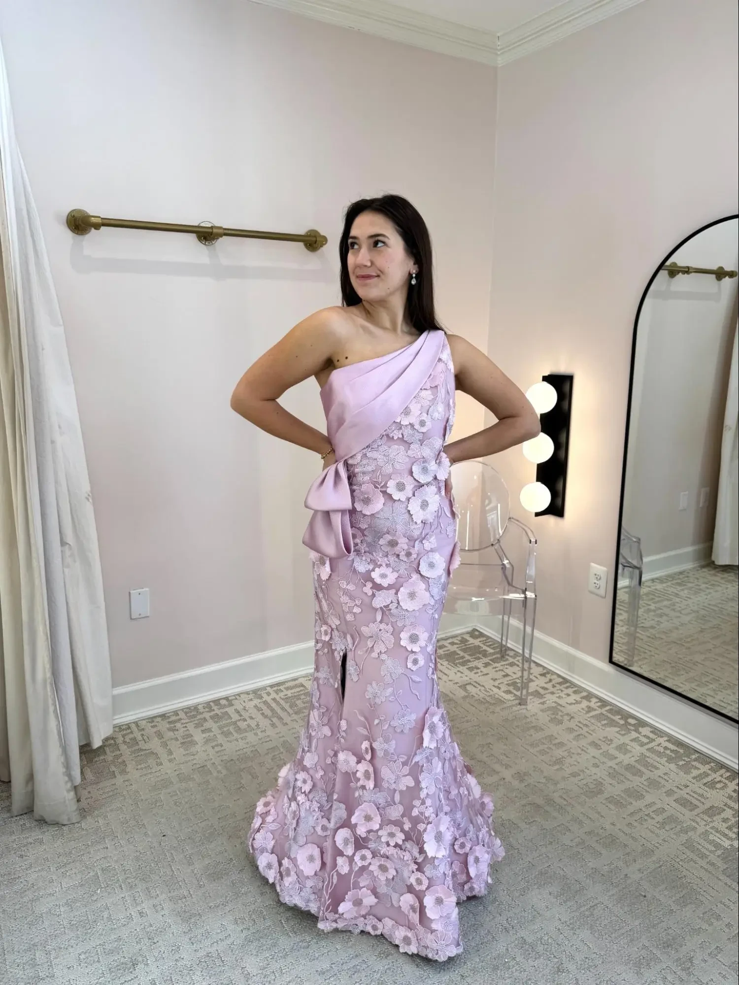 Wonderful One-Shoulder Gowns Image